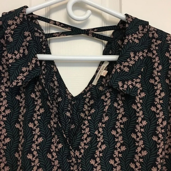 Skies Are Blue Crisscross Back Button Up Top Medium Floral Vines - Picture 3 of 8